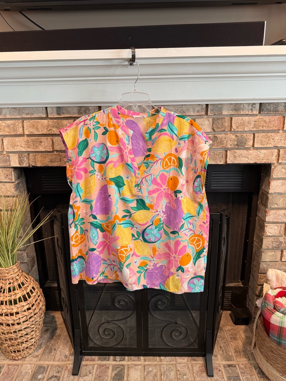 Emily Wonder bright print poly top, yellow/pink multi Large, EUC